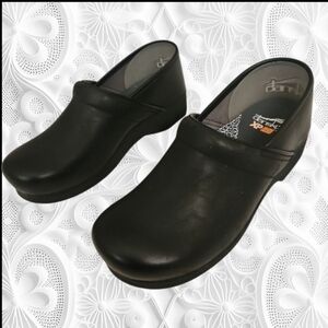 Dansko Proessional XP 2.0 Waterproof Women's Black Clogs
